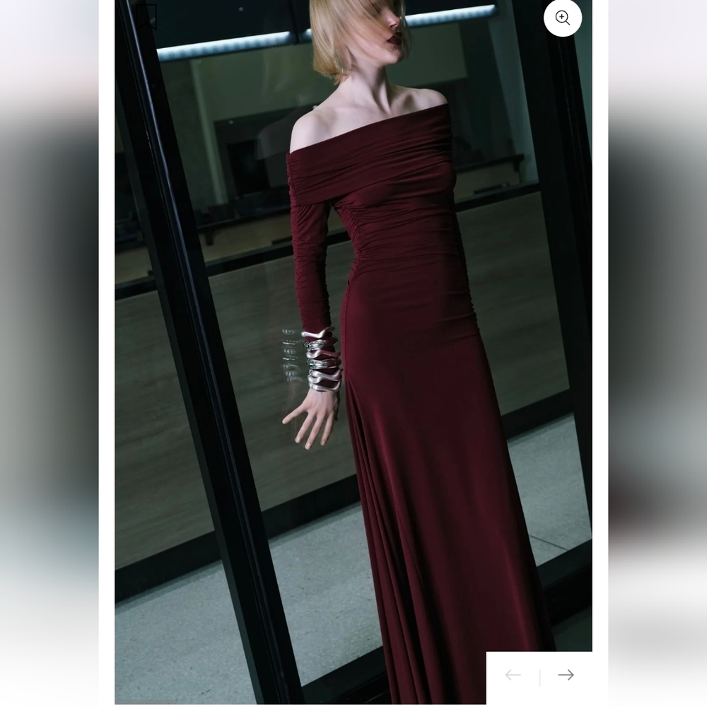 Chic Off-Shoulder Long Sleeve Dress in Deep Red